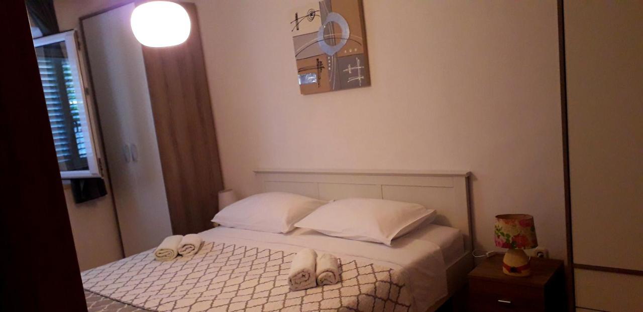 Mateo Apartment Dugi Rat Ngoại thất bức ảnh